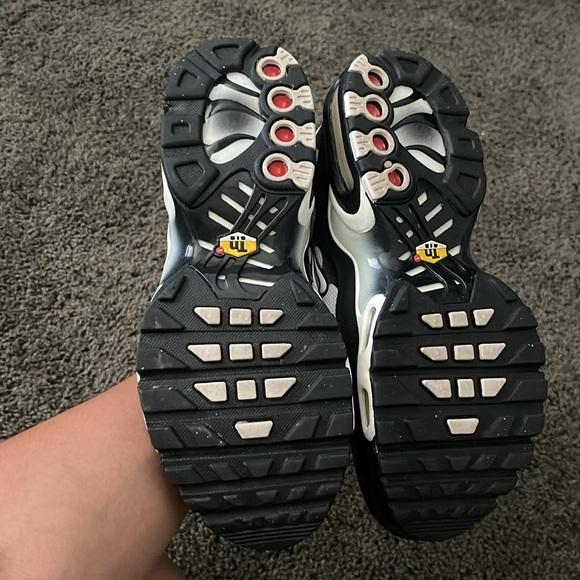 Nike - Picture 2 of 7